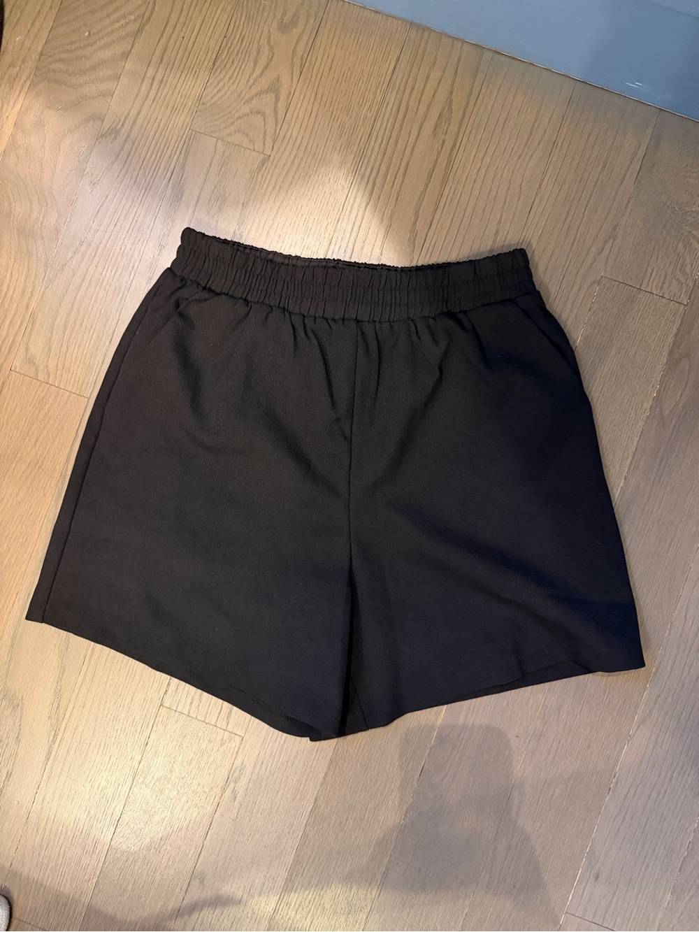 Mod Ref Black High-Waist Elastic Shorts